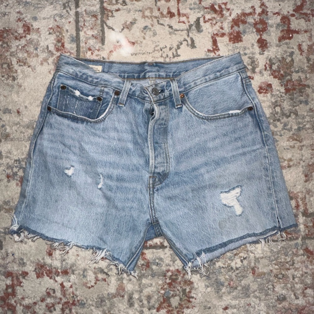 Levi’s Vintage Mid Rise Loose Fit Shorts (W: 30)